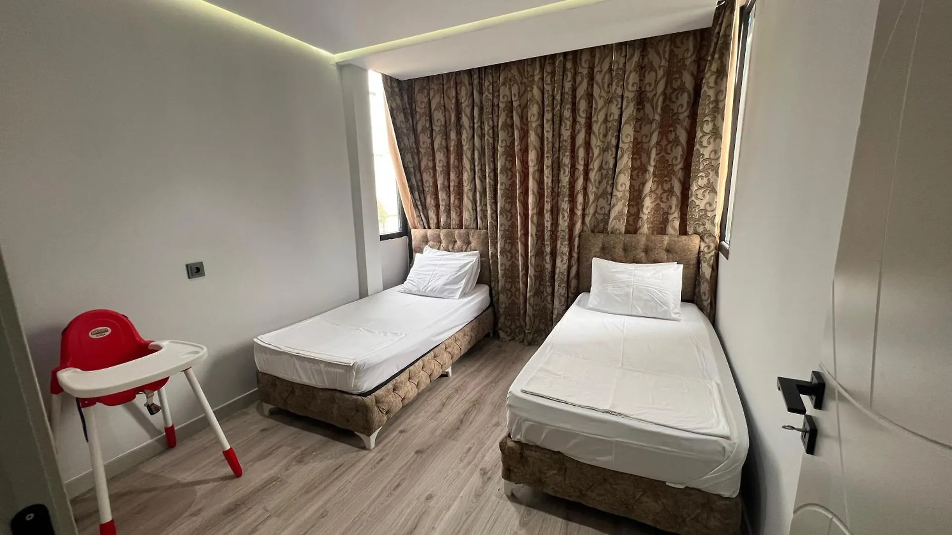 Dueden Selalesine Yakin Sik Genis Ve Rahat Daireler Antalya