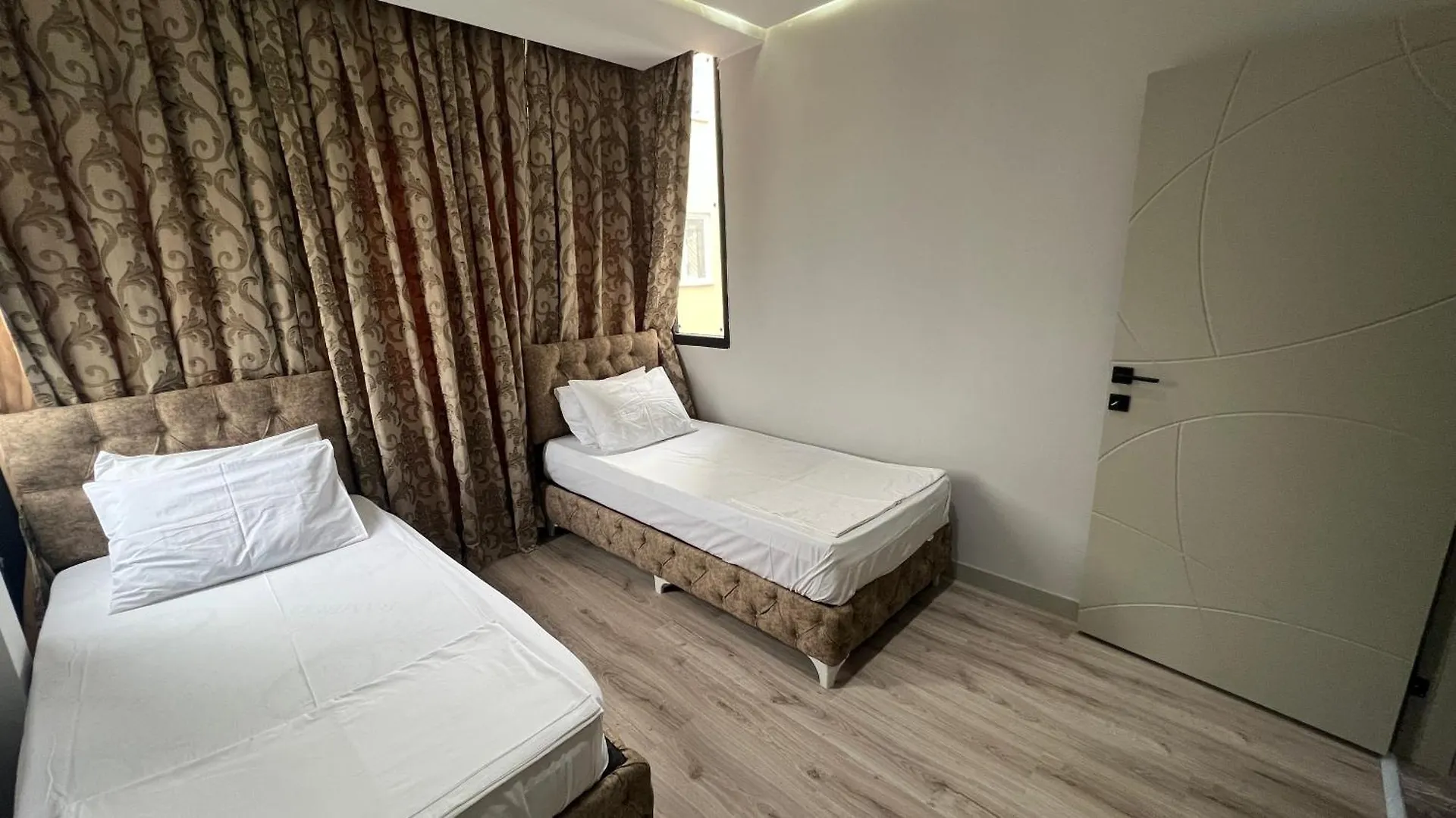 Dueden Selalesine Yakin Sik Genis Ve Rahat Daireler Antalya Turkey